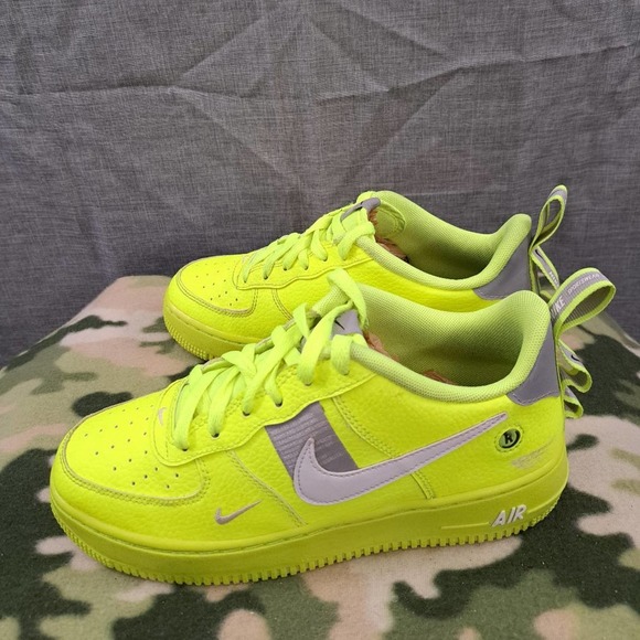 Nike Air Force 1 Low LV8 Utility Volt Yellow Grey AR1708-700 Women 7.5 - Picture 1 of 11